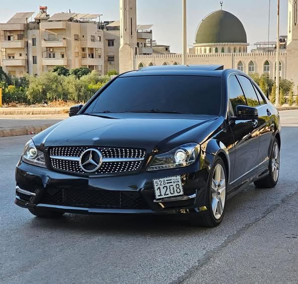 Mercedes-Benz C300 2010 - صورة 2