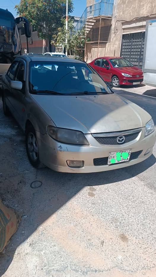 Mazda 323 2002
