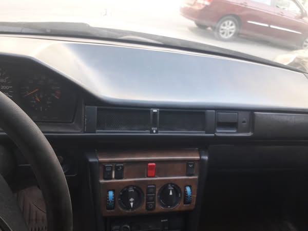 مرسيدس-بنز 300 1988 - صورة 1
