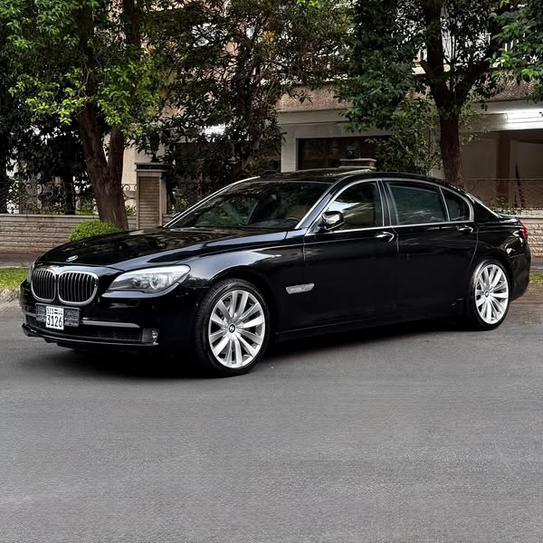 BMW 750Li 2012 - صورة 1