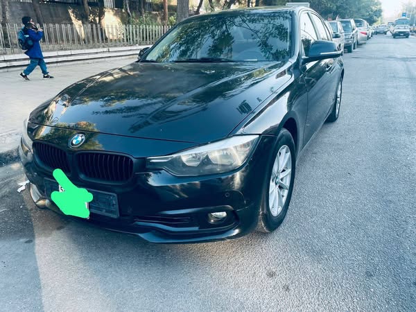 BMW 318i 2016 - صورة 1