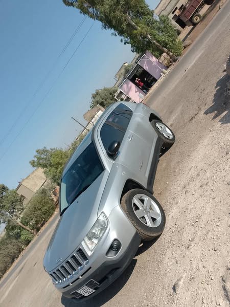 جيب شيروكي 2012 - صورة 2