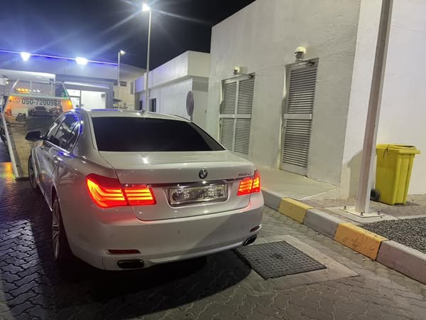 BMW 740Li 2011 - صورة 4