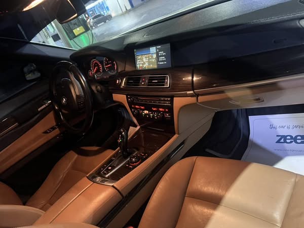 BMW 740Li 2011 - صورة 2