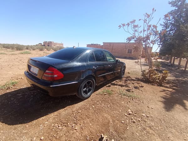 مرسيدس-بنز E 200 2001 - صورة 4
