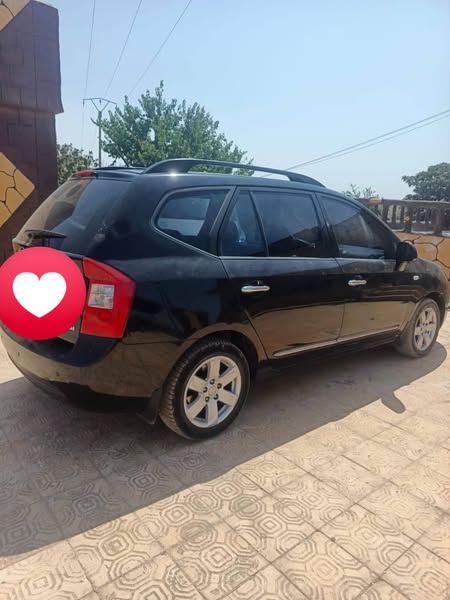 كيا كارنيز 2009 - صورة 1