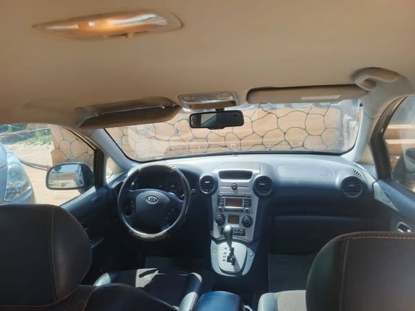 كيا كارنيز 2009 - صورة 2