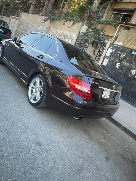 مرسيدس-بنز الفئة C 2012 - صورة 2