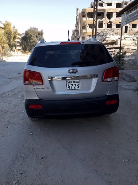 كيا سورينتو 2012 - صورة 4