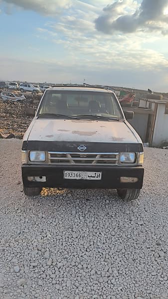 نيسان Pickup 1998 - صورة 1