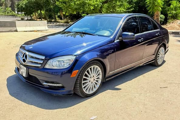 Mercedes-Benz C-Class 2011 - صورة 1