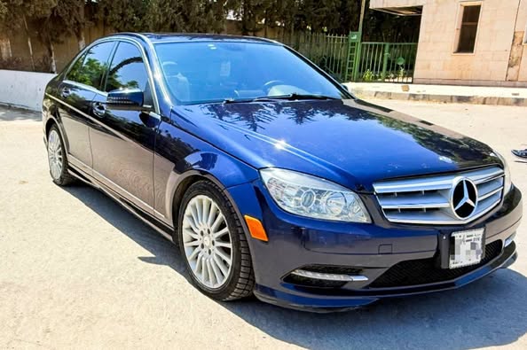 Mercedes-Benz C-Class 2011 - صورة 2