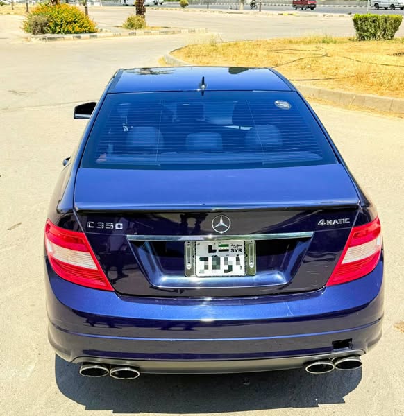 Mercedes-Benz C-Class 2011 - صورة 4