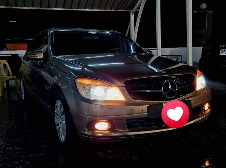 مرسيدس C200 2011