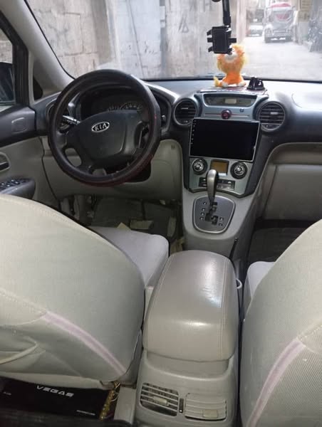 كيا كارينز 2008 - صورة 3