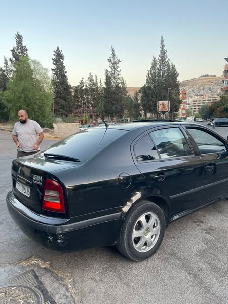 سكودا اوكتافيا 2001 - صورة 1