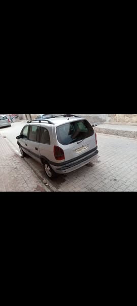 اوبل زافيرا 2000 - صورة 1