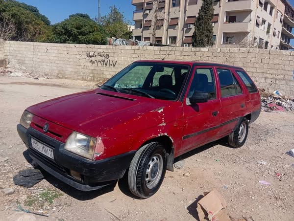 سكودا Favorit 1994 - صورة 1