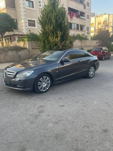 Mercedes-Benz E-Class Coupe 2011 - صورة 3