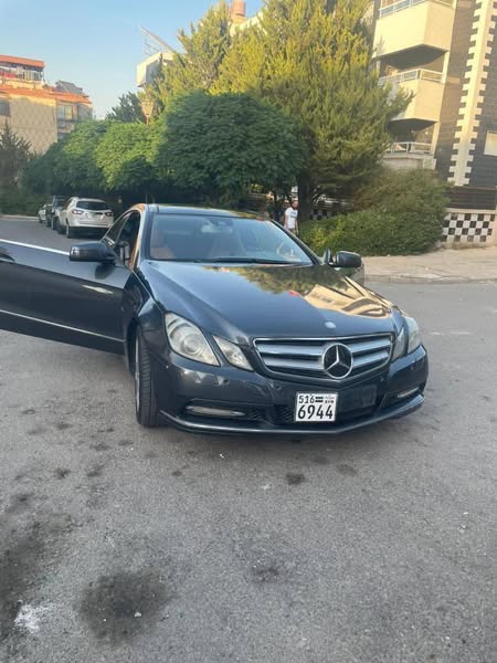 Mercedes-Benz E-Class Coupe 2011 - صورة 1