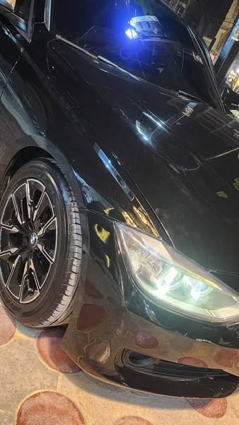 BMW 320i 2013 - صورة 4