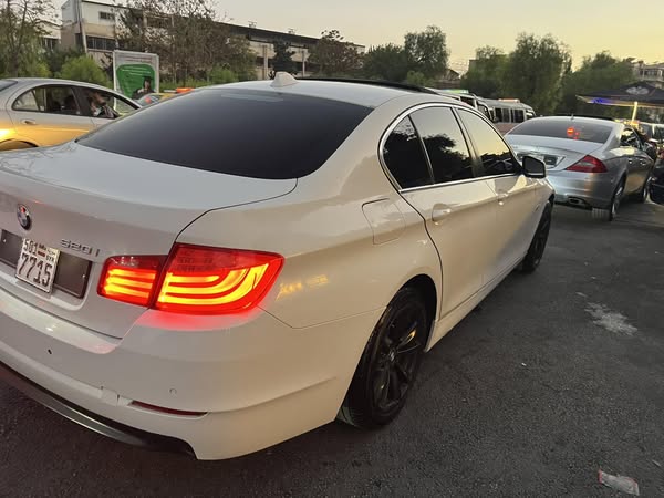 BMW 5 Series 2012 - صورة 5