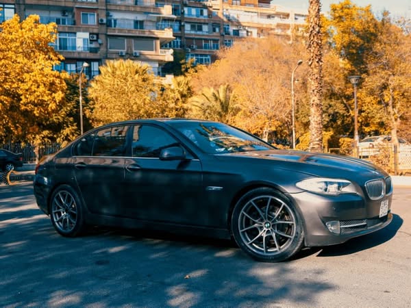 BMW 523i 2014 - صورة 2