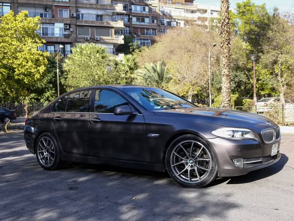 BMW 523i 2014 - صورة 4