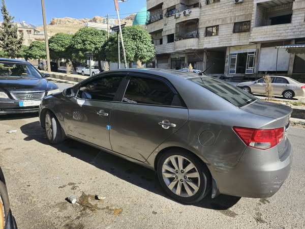 كيا فورتي 2011 - صورة 3