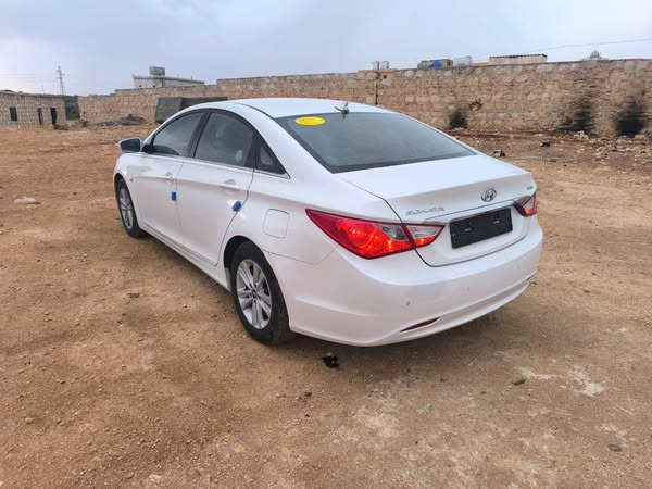 Hyundai Sonata 2011 - صورة 4