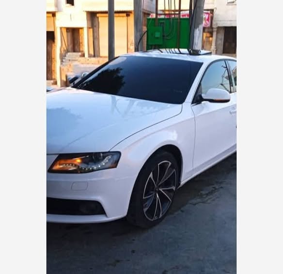 أودي A4 2010 - صورة 1