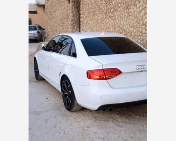 أودي A4 2010 - صورة 2