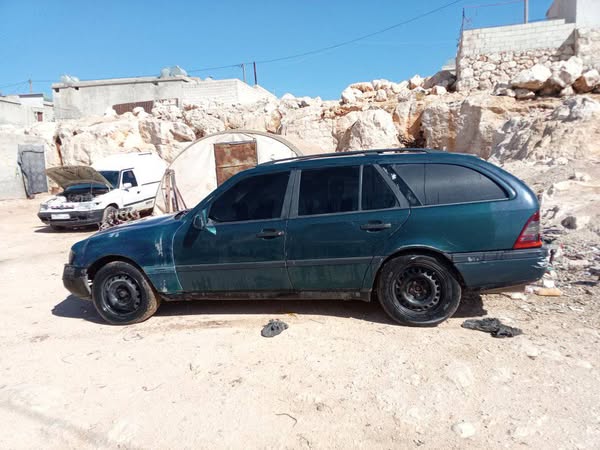 مرسيدس-بنز C 220 2001 - صورة 1