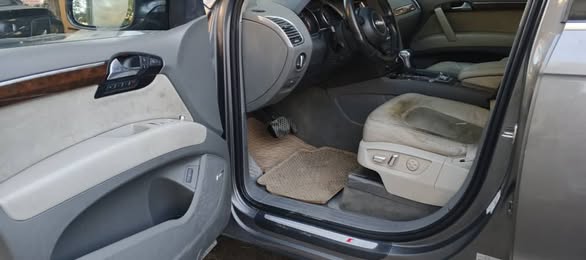 أودي Q7 2012 - صورة 2