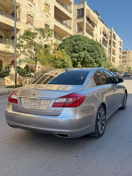 Genesis Genesis 2012 - صورة 3