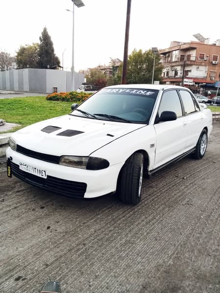 ميتسوبيشي لانسر 1993 - صورة 5