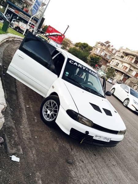 ميتسوبيشي لانسر 1993 - صورة 1