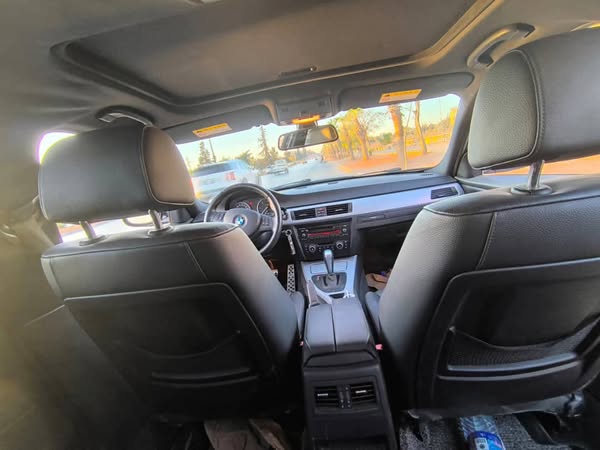 BMW 3 Series 2011 - صورة 4