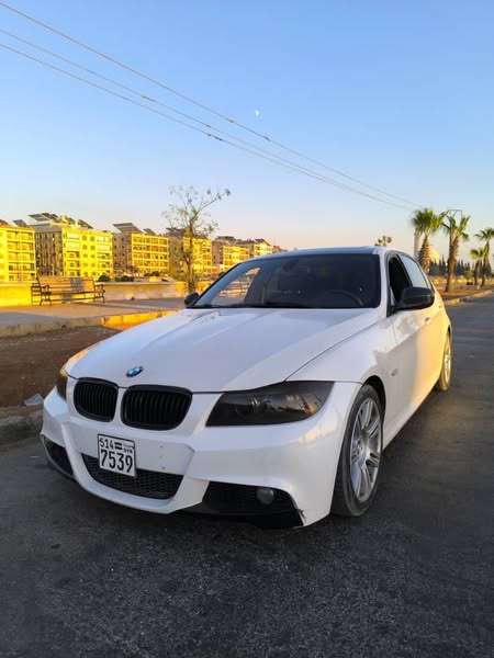 BMW 3 Series 2011 - صورة 1