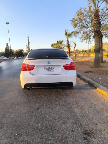 BMW 3 Series 2011 - صورة 2