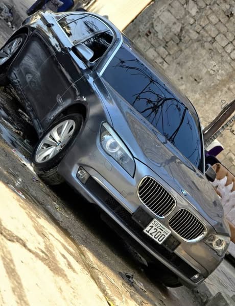 بي ام دبليو 740Li 2012 - صورة 1