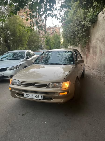 تويوتا كورولا 1993 - صورة 1