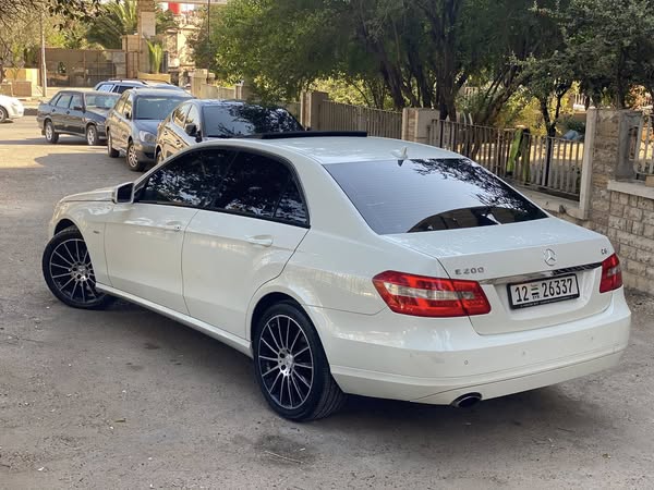 مرسيدس-بنز إي 200 2011 - صورة 2