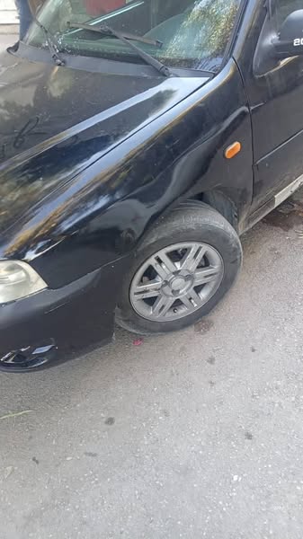 فولكس واجن سافيرو 2006 - صورة 4