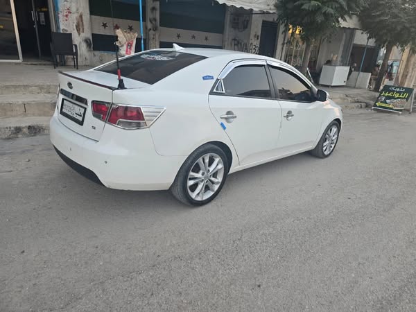 كيا فورتي 2010 - صورة 3