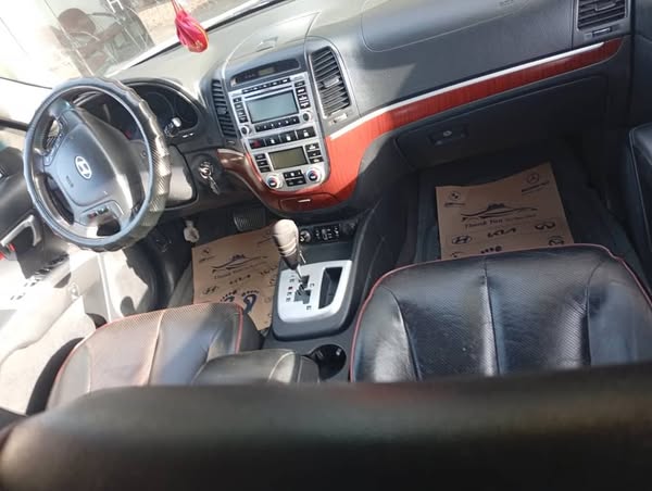 هيونداي سنتافي 2009 - صورة 4