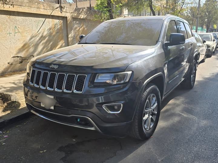 جيب جراند شيروكي 2015