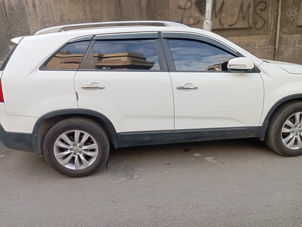 Kia Sorento 2011 - صورة 5