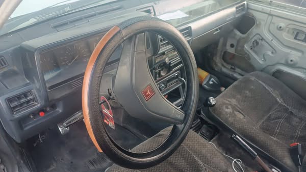 ميتسوبيشي لانسر 1983 - صورة 4