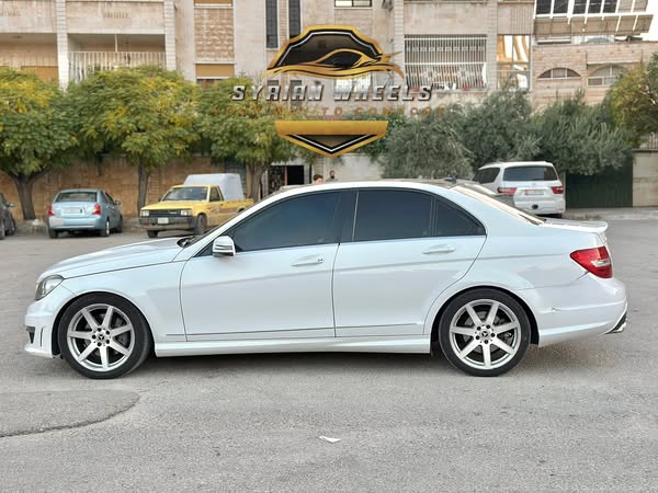 مرسيدس-بنز الفئة C 2012 - صورة 4